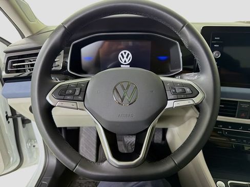 Used 2025 Volkswagen Jetta SE FWD image 12