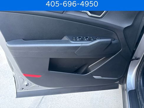 Used 2023 Kia Sportage LX AWD/4WD image 11
