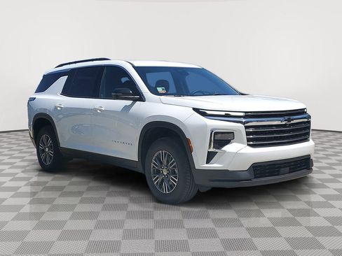 New 2026 Chevrolet Traverse LT FWD image 3