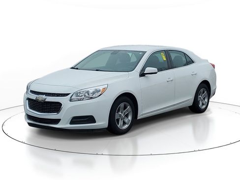 Used 2016 Chevrolet Malibu LT image 2