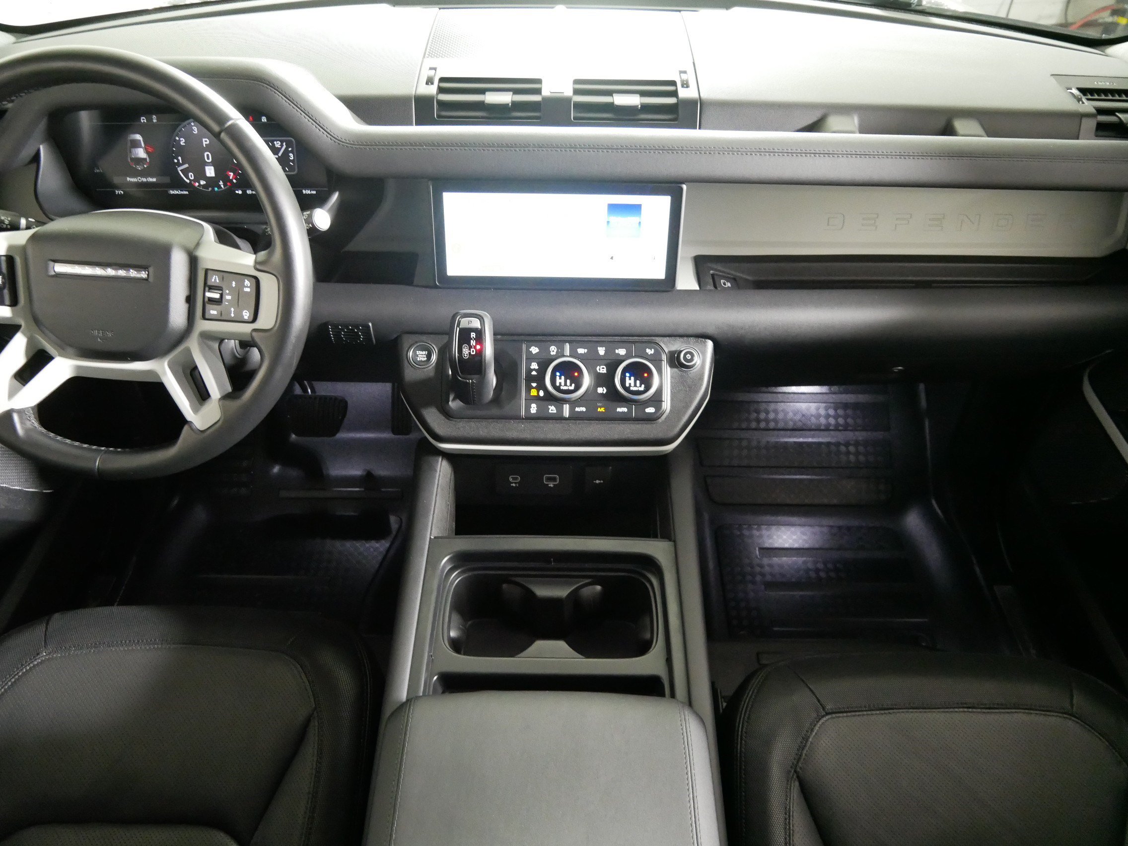 Used 2024 Land Rover Defender 110 X-Dynamic SE AWD/4WD image 10