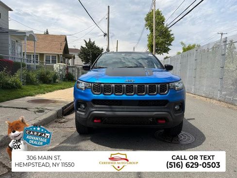 Used 2025 Jeep Compass Trailhawk AWD/4WD image 2
