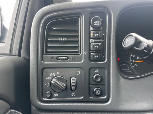 Used 2004 GMC Sierra 1500 SLT w/ Light Duty Power Package image 18