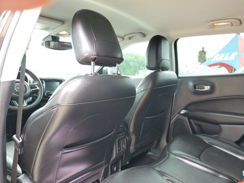 Used 2021 Jeep Compass Latitude FWD image 9