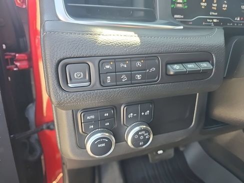 Used 2022 GMC Yukon Denali AWD/4WD image 11