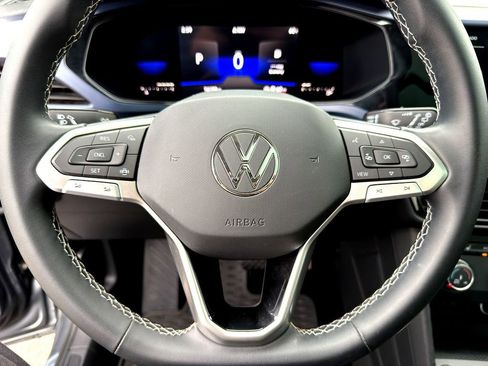 Used 2022 Volkswagen Taos SE image 14