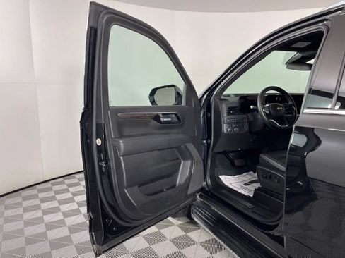Used 2025 Chevrolet Tahoe LT AWD/4WD image 18