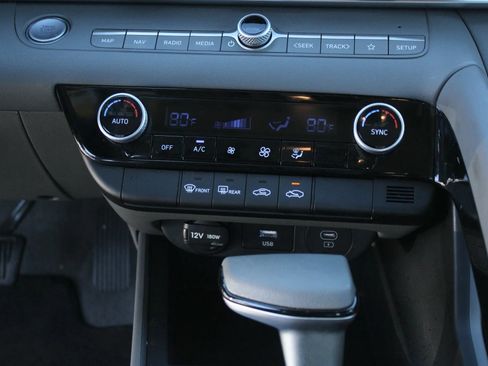 Used 2024 Hyundai Elantra Blue FWD image 17
