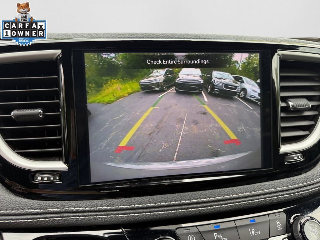 Used 2025 Chrysler Pacifica Select AWD/4WD image 25