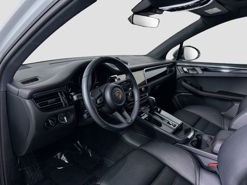Certified 2026 Porsche Macan Turbo AWD/4WD image 4