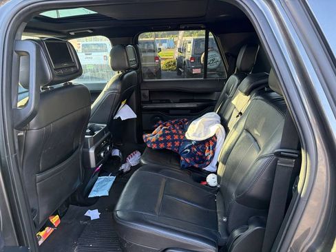 Used 2018 Ford Expedition Max XLT w/ Equipment Group 202A RWD image 8