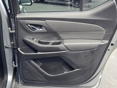 Used 2023 Chevrolet Traverse LT image 8