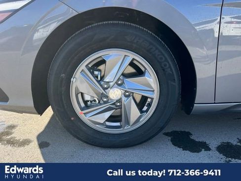 New 2025 Hyundai Elantra SE image 32