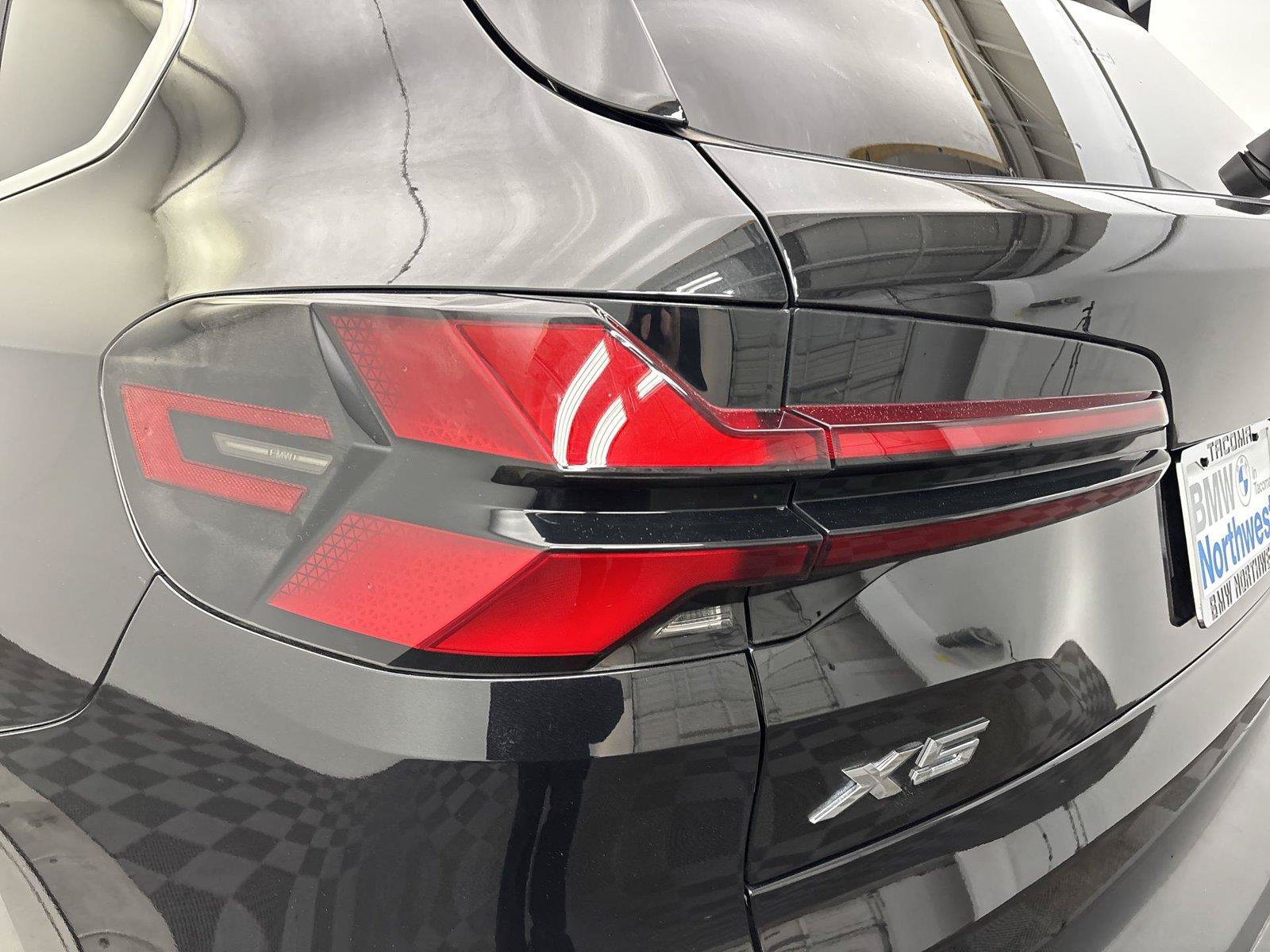 Used 2024 BMW X5 xDrive40i w/ Parking Assistance Package AWD/4WD image 19