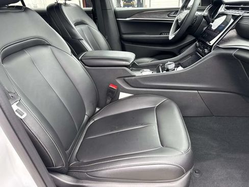 Used 2025 Jeep Grand Cherokee L Limited AWD/4WD image 17