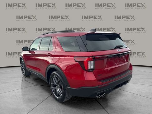 Used 2025 Ford Explorer ST image 3