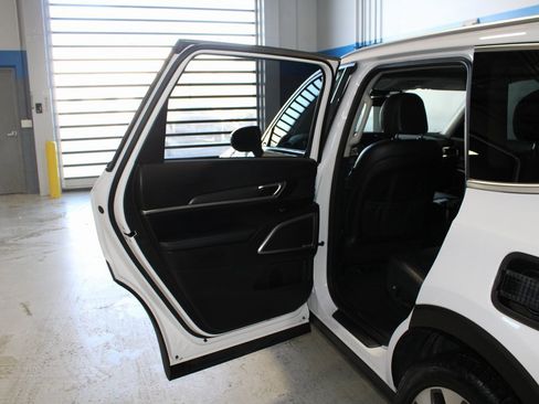 Used 2022 Kia Telluride S image 15