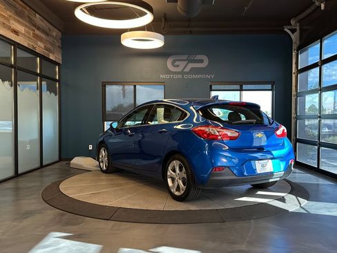 Used 2017 Chevrolet Cruze Premier w/ Enhanced Convenience Package FWD image 5