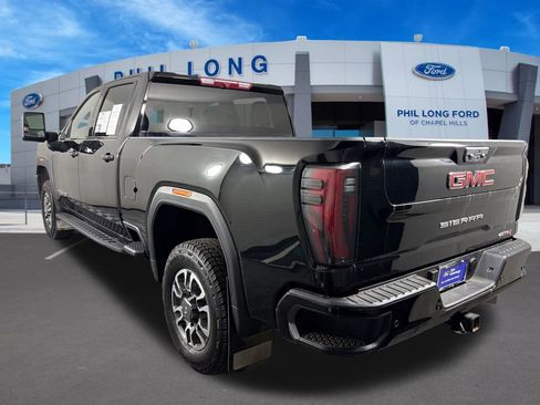 Used 2024 GMC Sierra 2500 AT4 AWD/4WD image 3