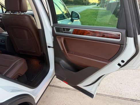 Used 2013 Volkswagen Touareg TDI AWD/4WD image 26