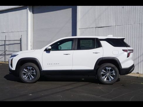 New 2026 Chevrolet Equinox LT image 2