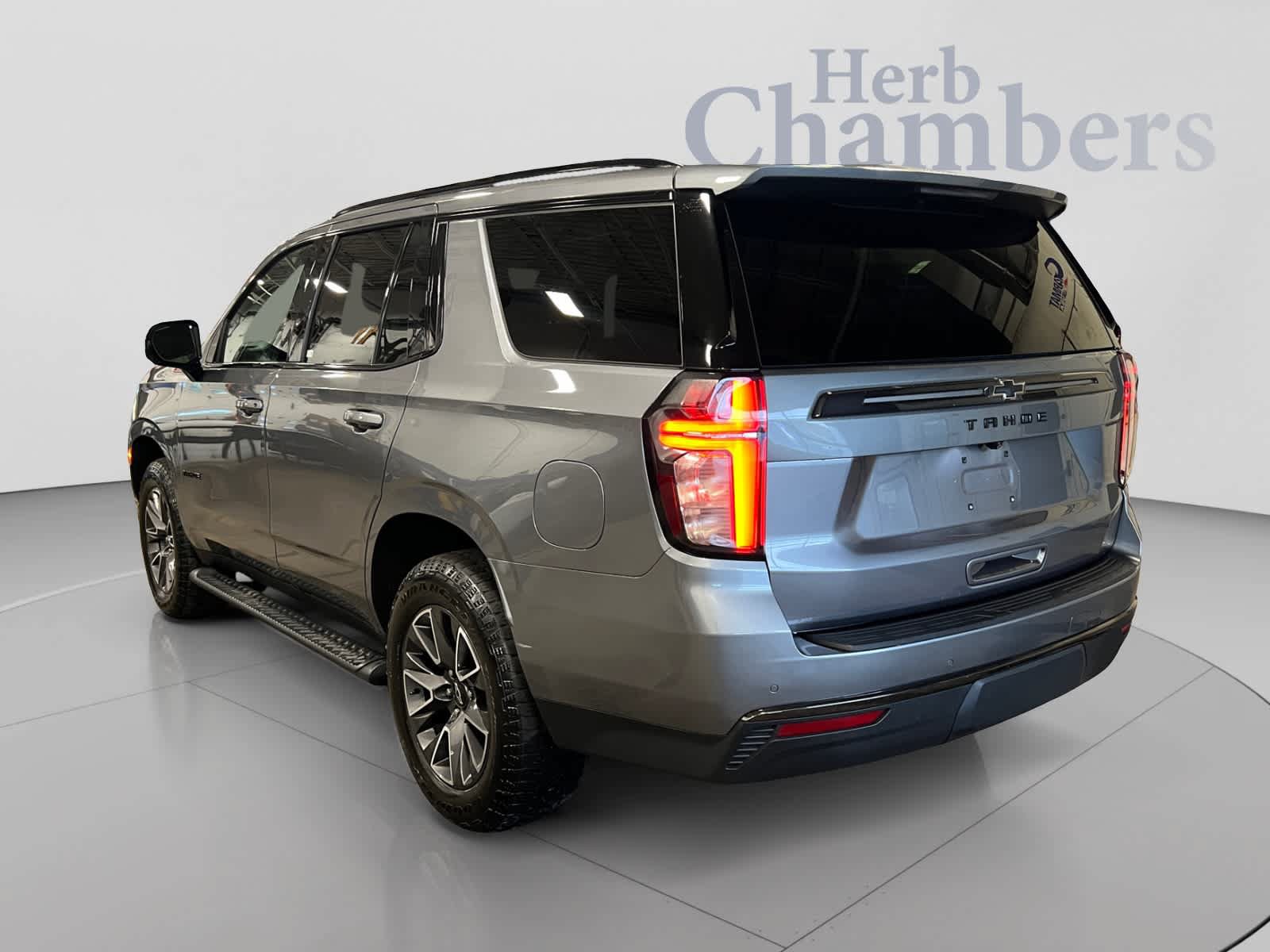 Used 2021 Chevrolet Tahoe Z71 w/ Z71 Signature Package AWD/4WD image 3