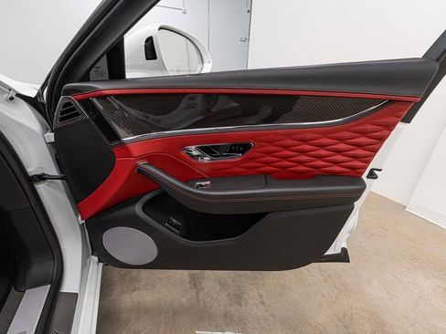 Used 2022 Bentley Flying Spur Plug-In Hybrid image 37