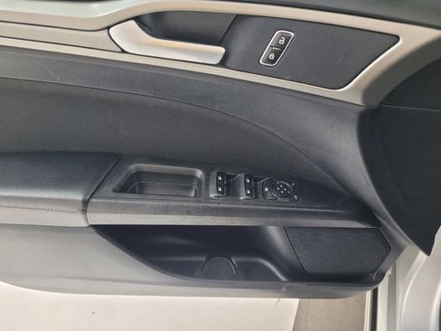 Used 2019 Ford Fusion SE image 27