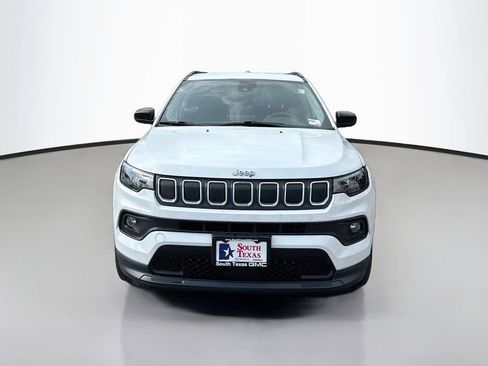 Used 2022 Jeep Compass Latitude AWD/4WD image 2