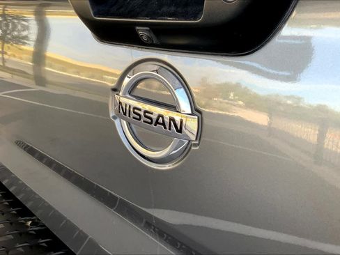 Used 2021 Nissan Titan SV w/ SV Convenience Package image 9
