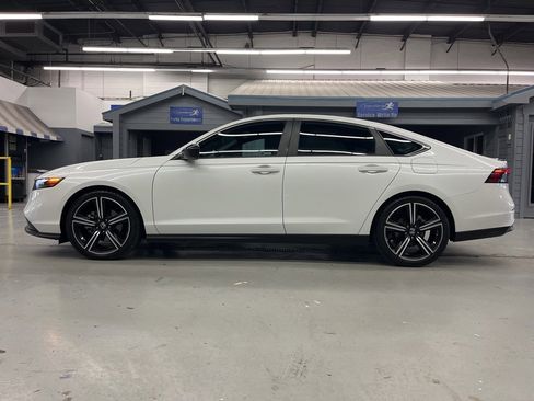 Used 2023 Honda Accord Sport image 4