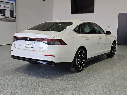 Used 2023 Honda Accord Touring image 8