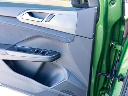 New 2026 Volkswagen Taos SE image 27