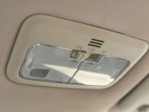 Used 2014 Toyota Corolla LE FWD image 32