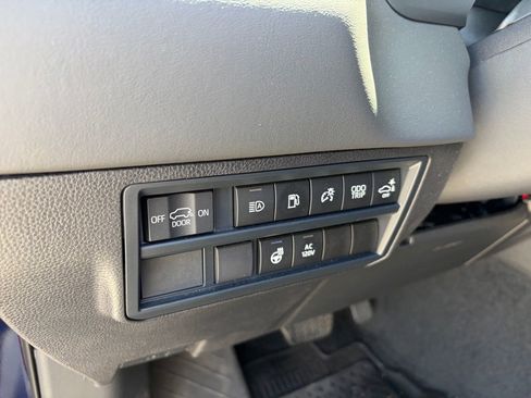Used 2026 Toyota Sequoia Platinum AWD/4WD image 7