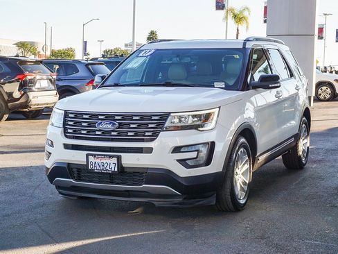 Used 2017 Ford Explorer XLT w/ Equipment Group 202A image 4