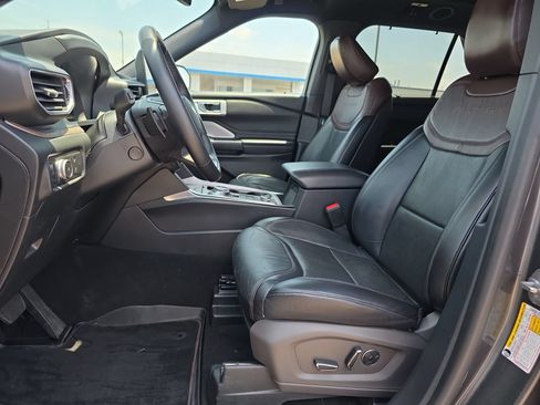 Used 2020 Ford Explorer Platinum w/ Premium Technology Package AWD/4WD image 10