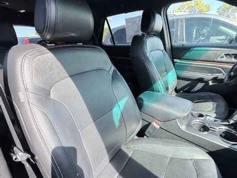 Used 2017 Ford Explorer Limited image 15
