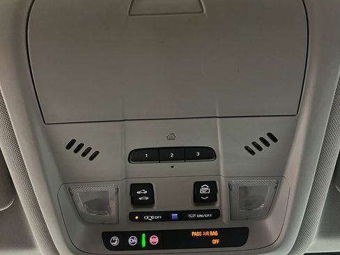 Used 2019 Chevrolet Equinox LT w/ Sun & Navigation Package FWD image 17