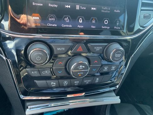 Used 2019 Jeep Grand Cherokee Limited w/ Trailer Tow Group IV AWD/4WD image 14