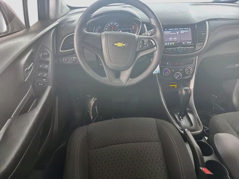 Used 2020 Chevrolet Trax LS FWD image 15