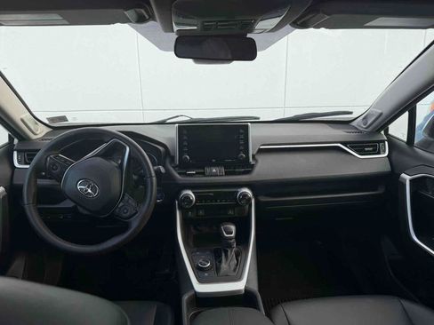 Used 2021 Toyota RAV4 XLE Premium image 8