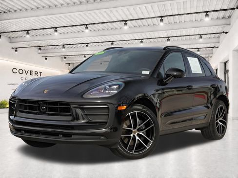 Used 2025 Porsche Macan AWD/4WD image 3