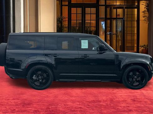 Certified 2025 Land Rover Defender 130 X-Dynamic SE AWD/4WD image 6