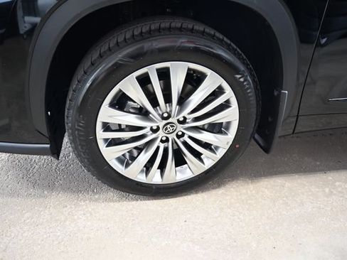 New 2026 Toyota Highlander Platinum AWD/4WD image 37