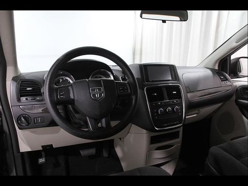 Used 2016 Dodge Grand Caravan American Value Package FWD image 6