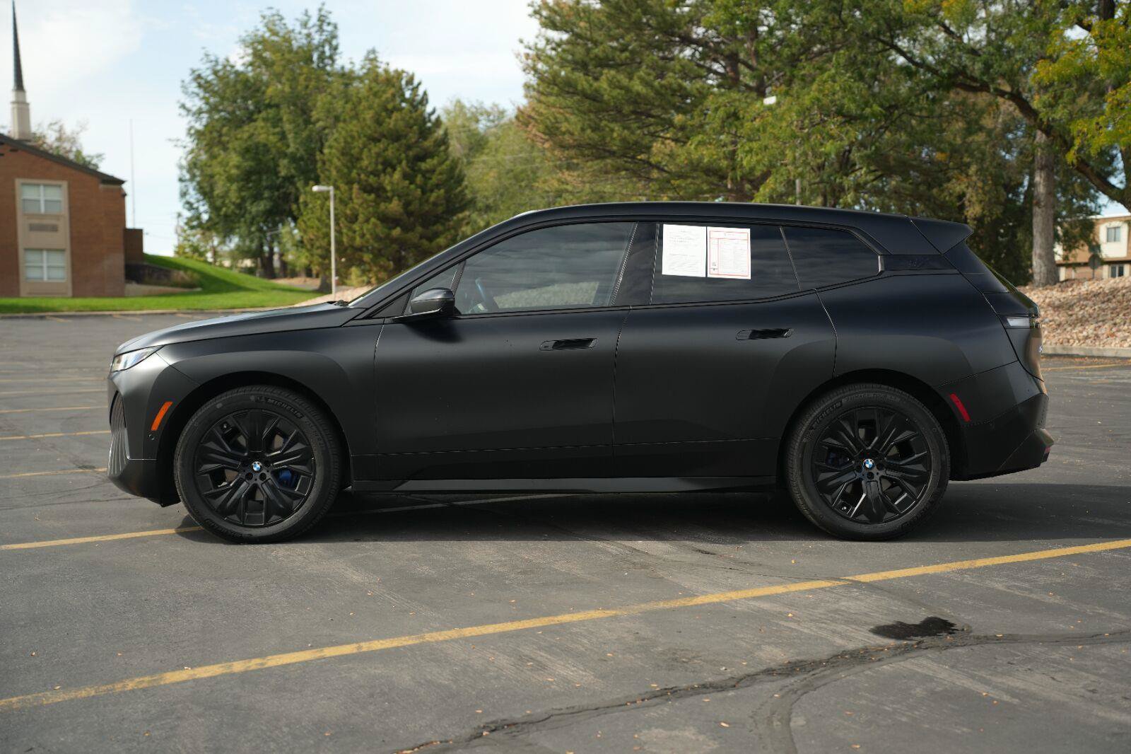 Used 2024 BMW iX xDrive50 w/ Premium Package AWD/4WD image 2
