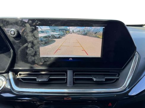 Used 2024 Chevrolet Trax ACTIV w/ Sunroof Package FWD image 24