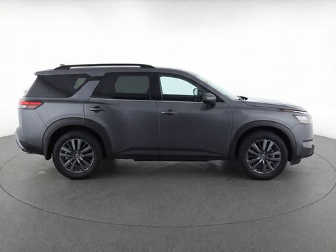 Used 2024 Nissan Pathfinder SV FWD image 11