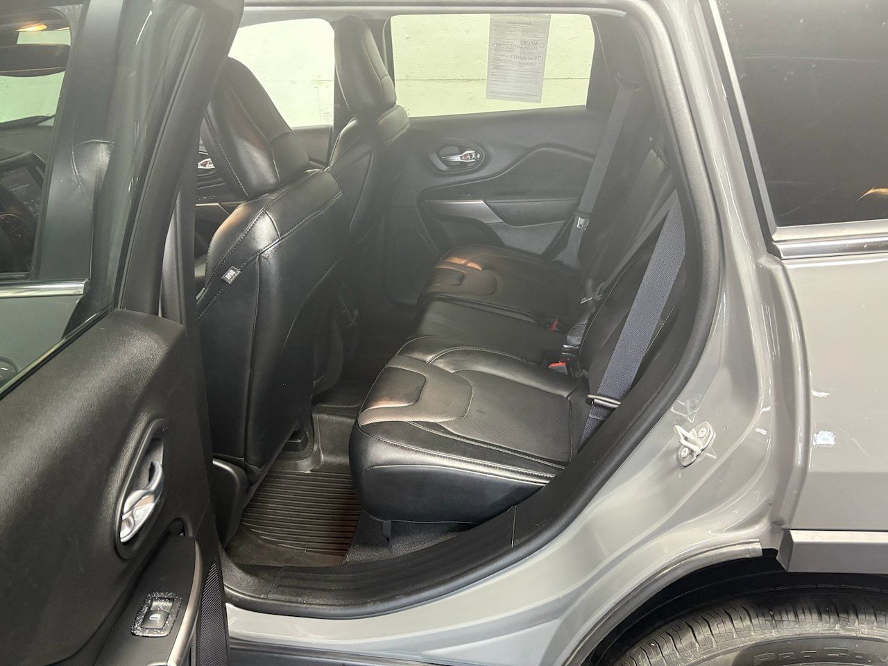 Used 2022 Jeep Cherokee Limited w/ Mopar Interior Package AWD/4WD image 11
